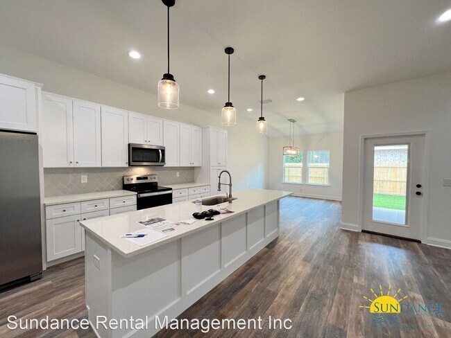 Building Photo - 5 br, 3 bath House - 48 B Longwood Drive