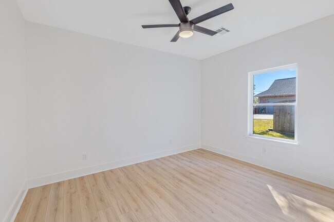 Building Photo - 927 Magdalena Street