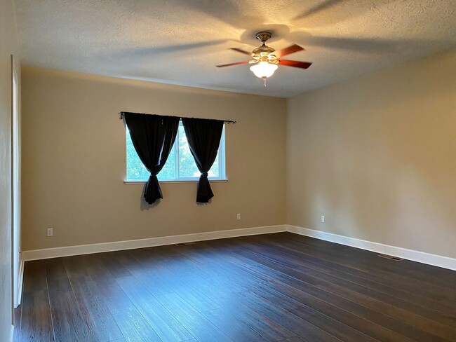 Building Photo - Lovely Modern Westside Home