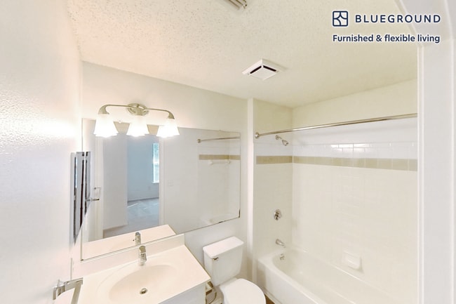 Building Photo - 100 Lexington Ridge Dr