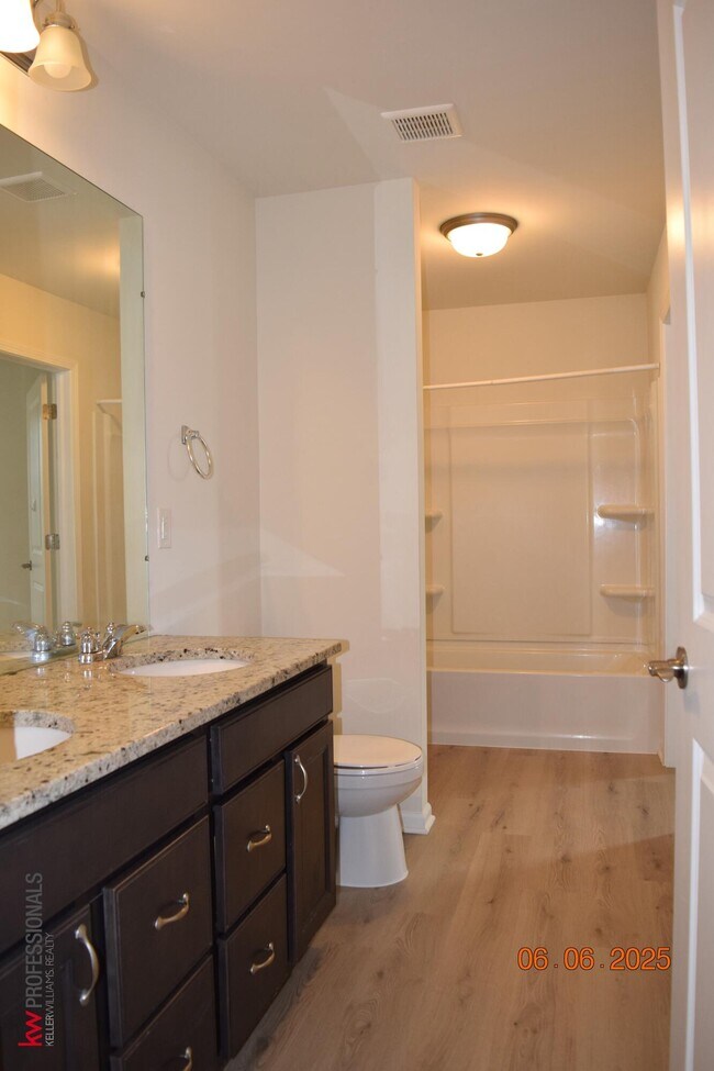 Building Photo - 49603 Shoreline Dr
