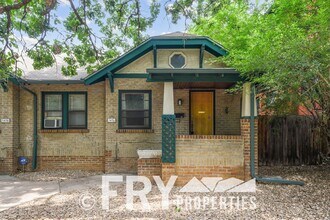 Building Photo - Cozy 1/2 Duplex in Congress Park