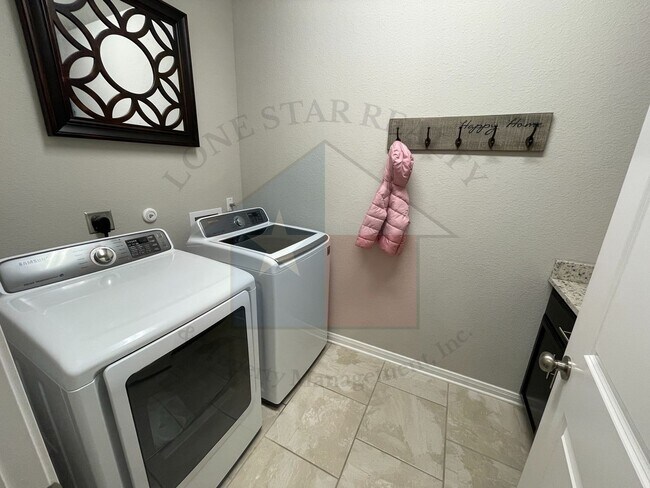 Building Photo - 1627 Neff Dr