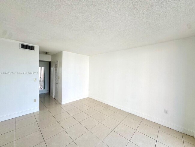 Building Photo - 1351 NE Miami Gardens Dr