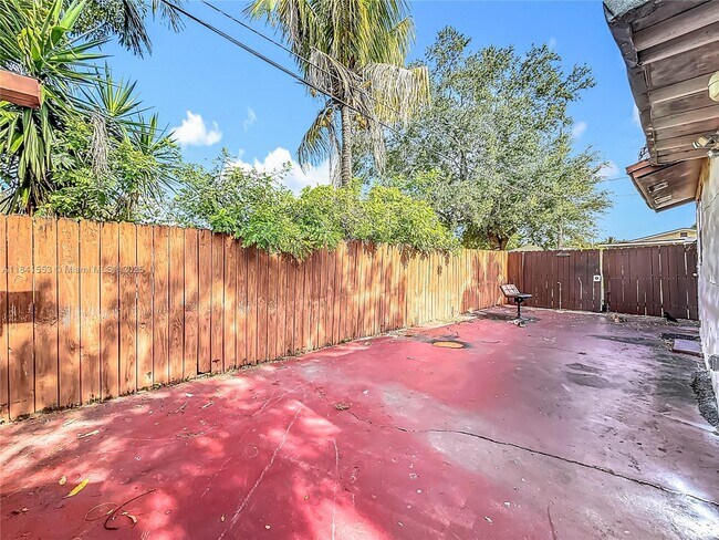 Building Photo - 1110 N 58th Ave