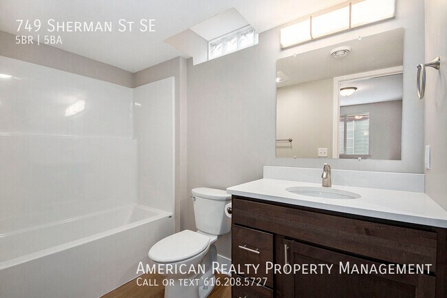 Building Photo - 749 Sherman St SE