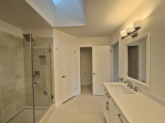 Building Photo - 6815 Bayridge Ter