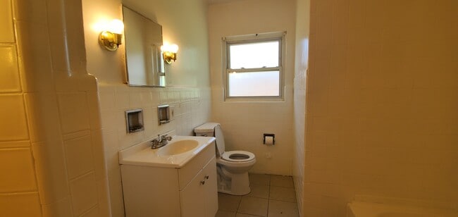 Building Photo - Roselawn