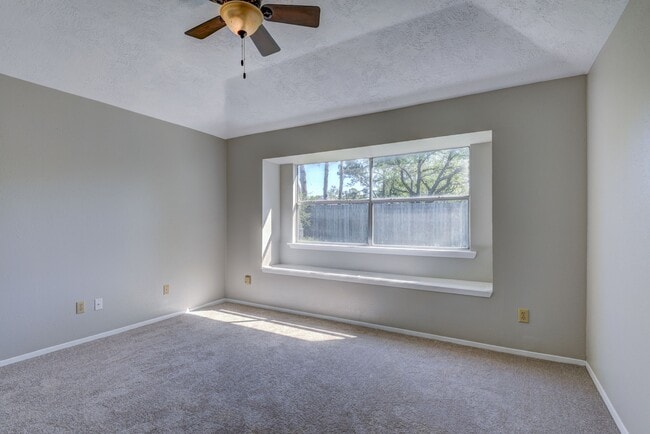 Building Photo - 412 Meadowpoint Dr