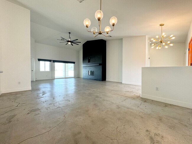 Building Photo - COMING SOON!!! 4 Bedroom / 2 Bath House with Solar in Desert Hot Springs!