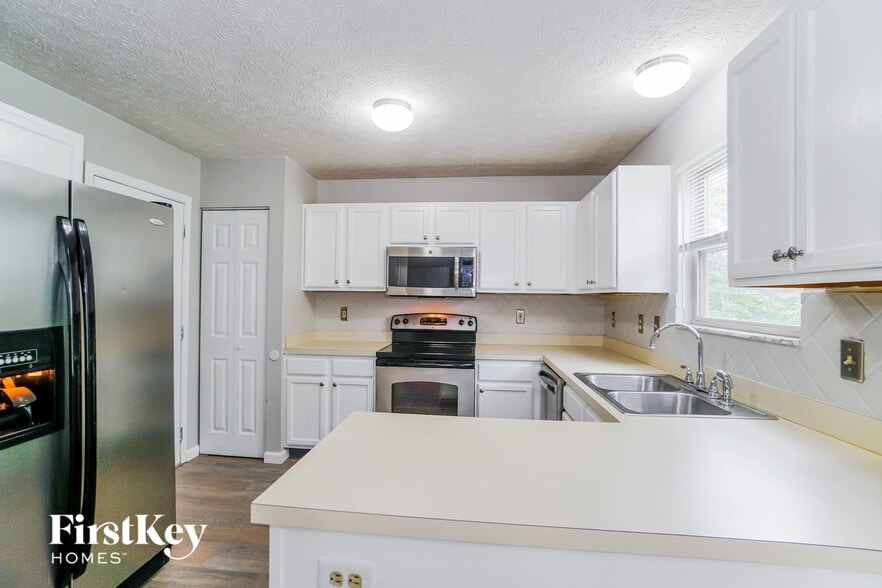 Building Photo - 5951 Ocala Ct