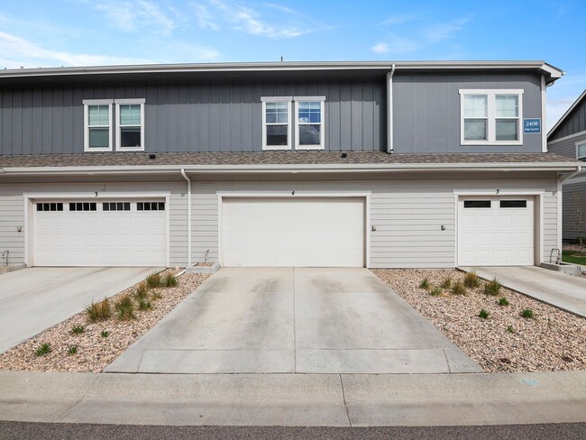 Building Photo - Beautiful 3 Bed, 3 1/2 Bath Townhome in We...