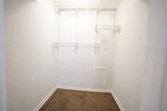 Building Photo - 2414 Mimosa Dr