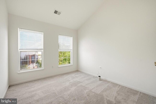 Building Photo - 44094 Saxony Terrace