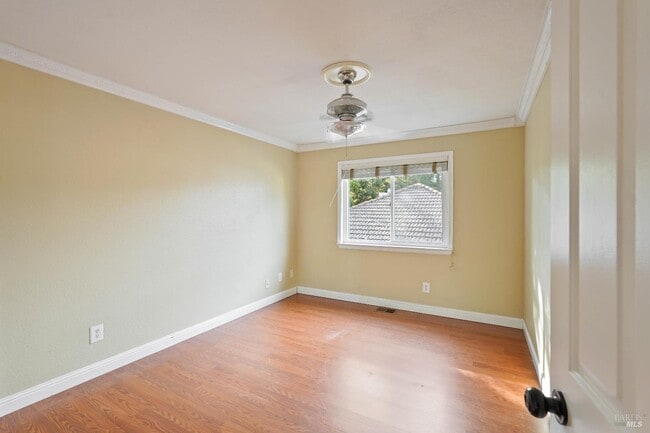 Building Photo - 606 Roscommon Pl