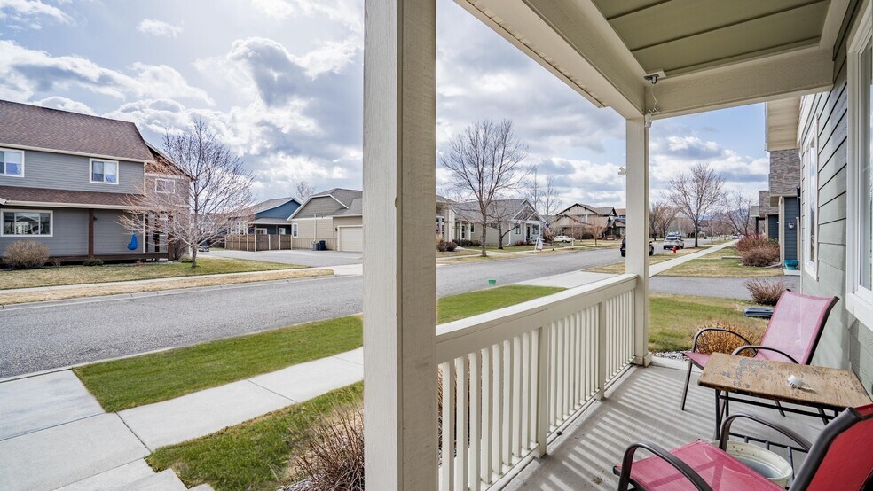 Front Porch - 2421 Lasso Ave