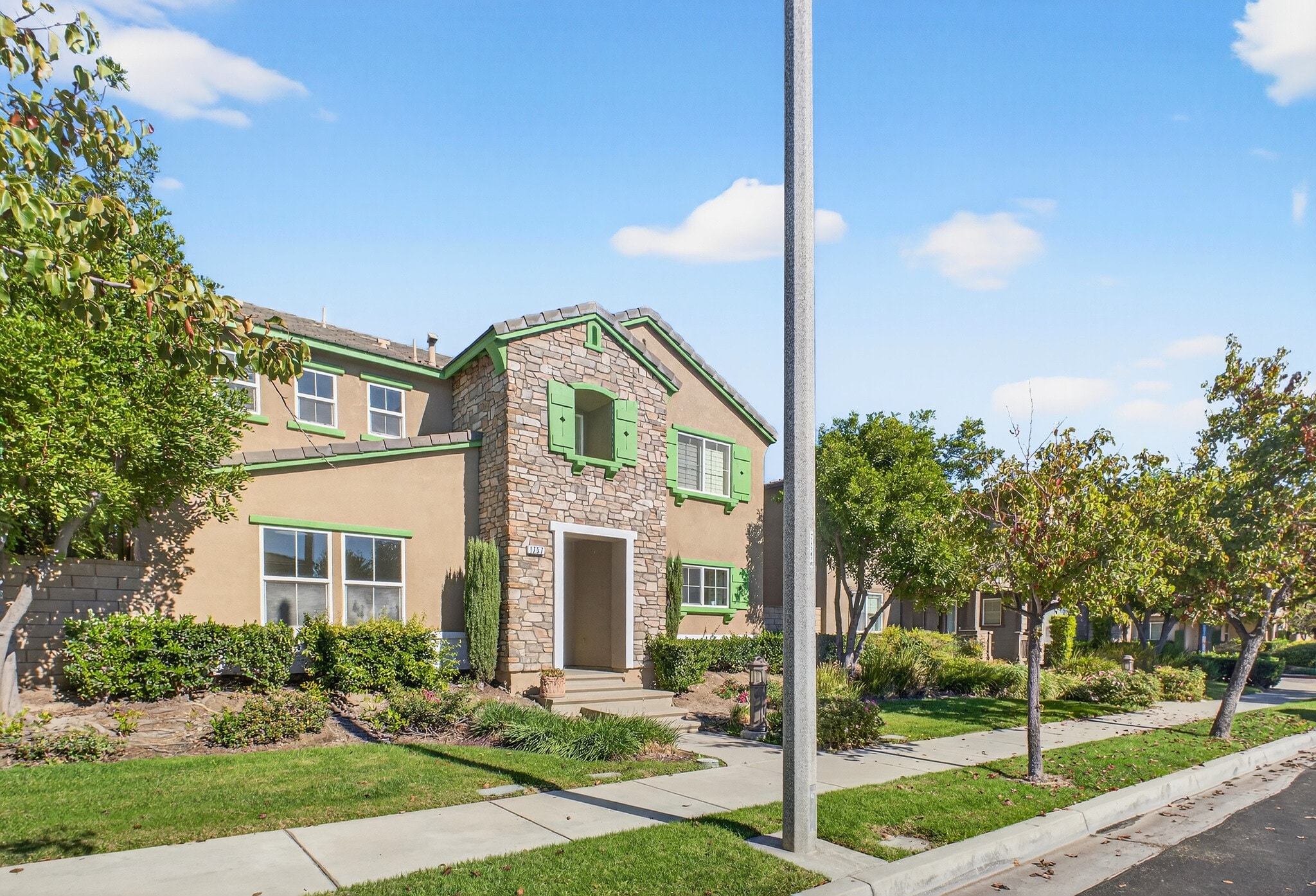 Building Photo - 1757 E Flora St