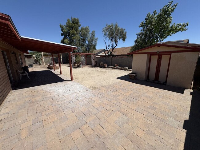 Building Photo - Convenient location in Midvale Park Close to all your needs