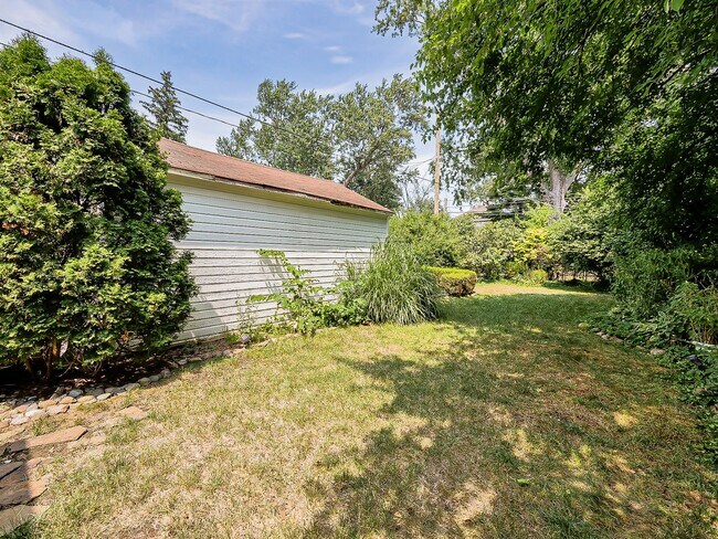 Building Photo - 21530 Olmstead St