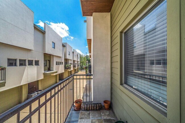 Building Photo - 4707 Caroline St
