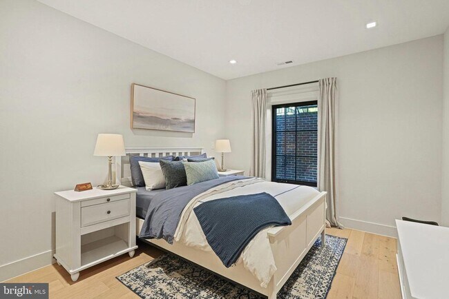 Building Photo - 2100 4th St NE