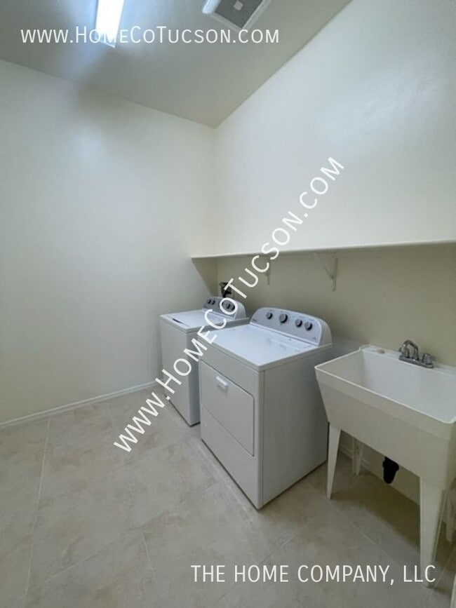 Building Photo - 38628 S Running Roses Ln