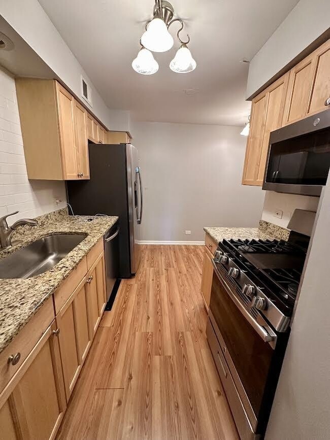 Building Photo - 2 bedroom in Northbrook IL 60062