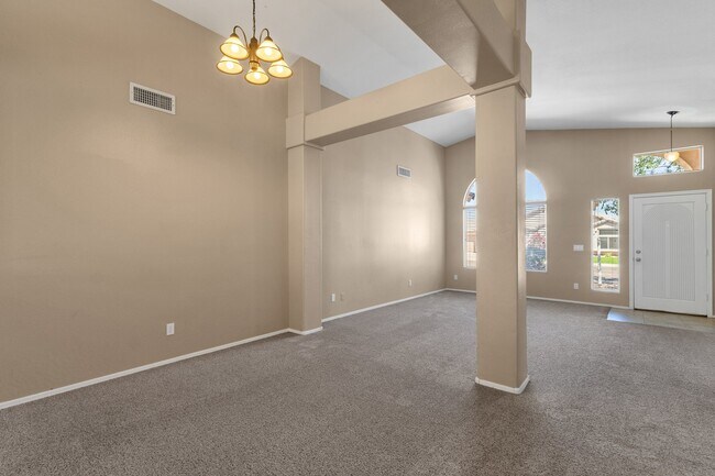 Building Photo - 647 W Fremont Dr