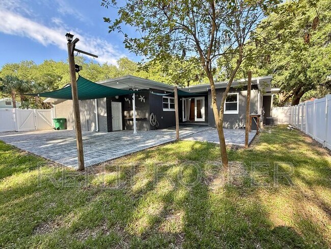 Building Photo - 207 James Dr