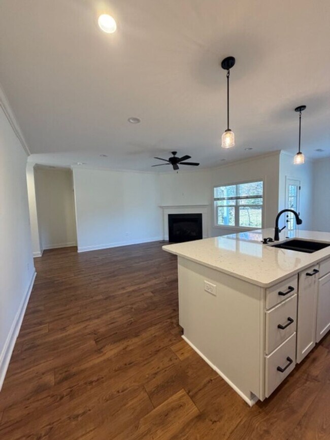 Building Photo - Maryville 37803 - 4 bedroom 3.5 bath - call Ed Johnson 865-924-5045