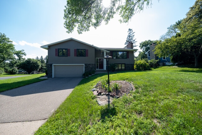 Building Photo - 13124 Oakland Dr