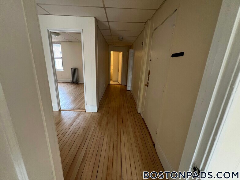 Building Photo - 437 Cambridge St