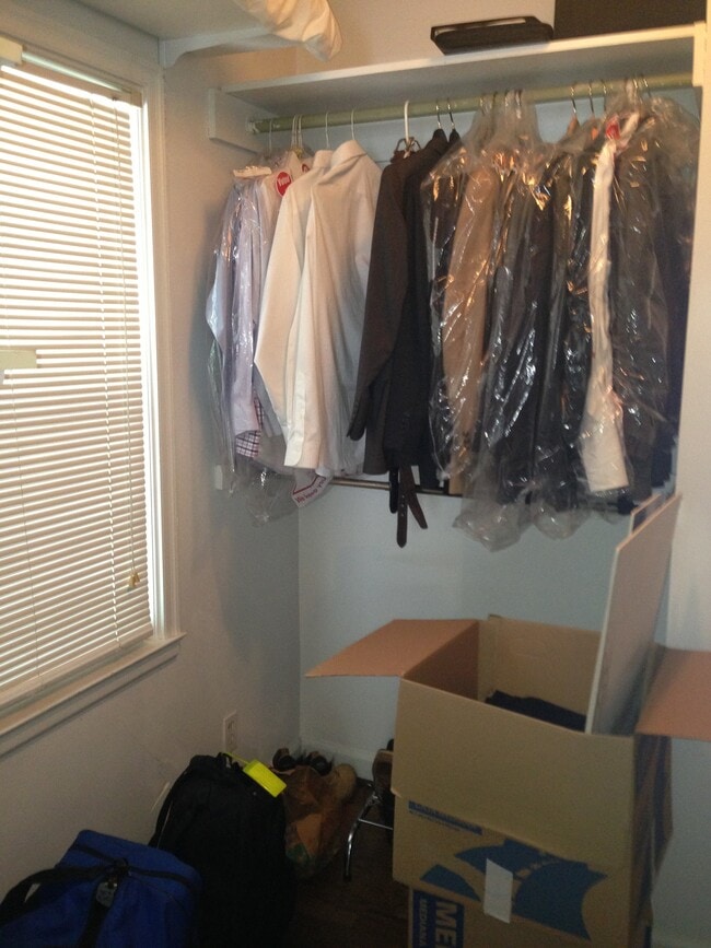 Building Photo - 5692 N College Ave