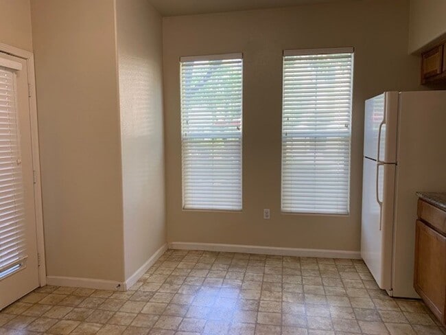 Building Photo - Two Bedroom & Two Bathroom Condo in Syrah at Natomas Park