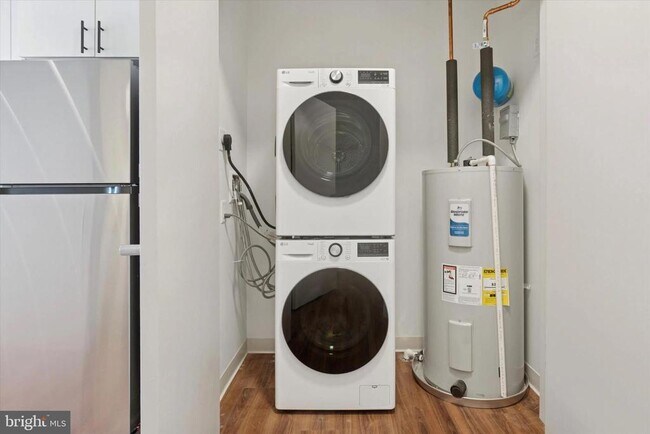 Building Photo - 4240 Chestnut St