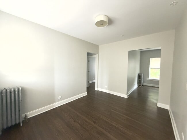 Building Photo - 3351 W Sunnyside Ave