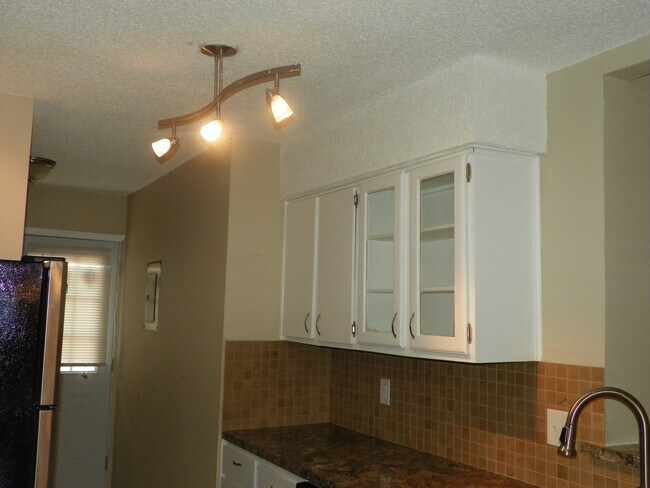 Building Photo - 410.412 Cypress Ln