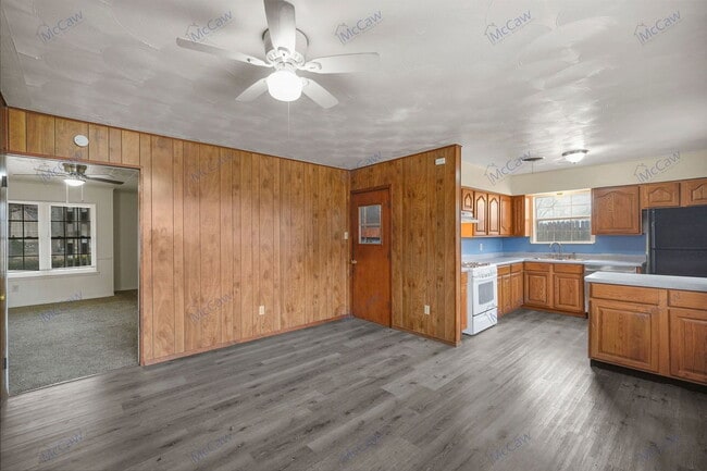 Building Photo - 14732 Oakwood Ln