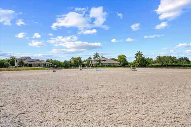 Building Photo - 15450 Estancia Ln