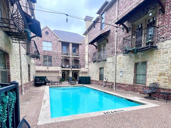 Building Photo - Sophisticated 2/2.5/2 Condo In Gated Commu...