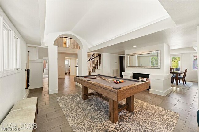 Building Photo - 2233 Versailles Ct