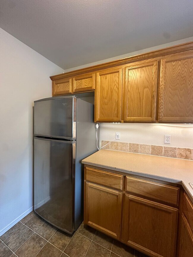 Building Photo - 25 SW Roosevelt Ave