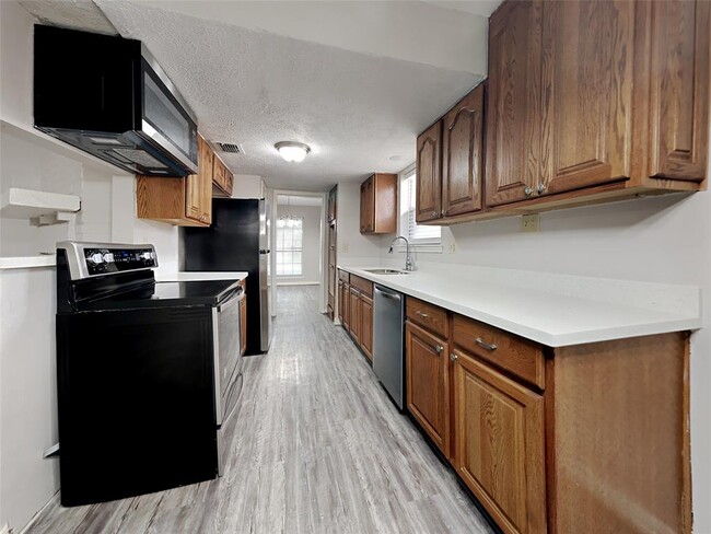 Building Photo - 6639 Maczali Dr