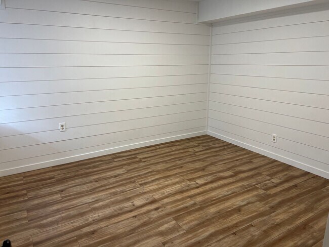 Building Photo - 4 Bedroom 2 bath home near lake Tenkiller with office