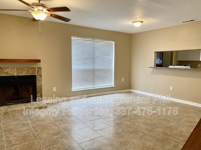 Building Photo - 1761 Boulevard De Province