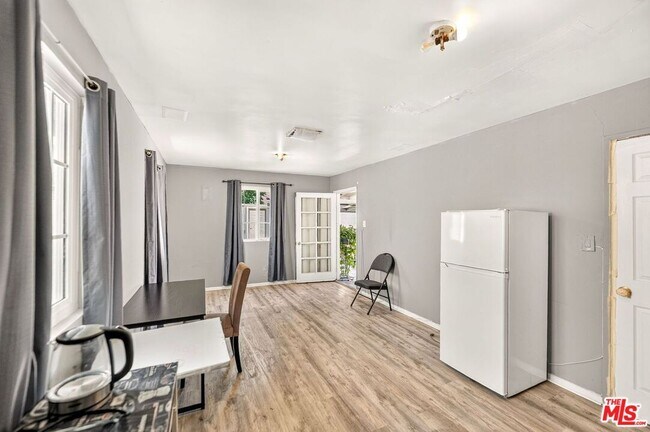 Building Photo - 6236 Lindley Ave