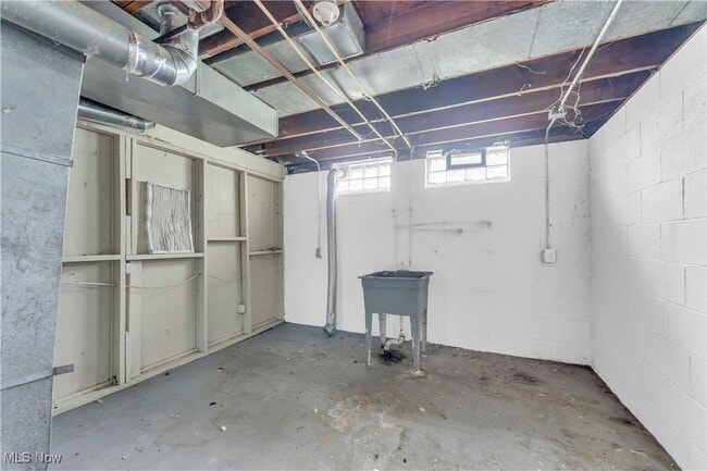Building Photo - 4472 E 156th St