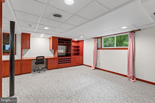 Building Photo - 130 Sayre Dr