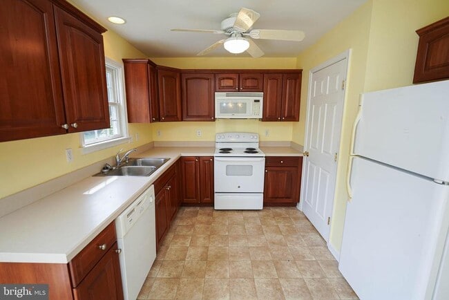 Building Photo - 1331 Aspen Dr