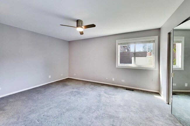 Building Photo - 171 W Goethe St